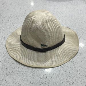 Lacoste use hat